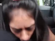 فتاة هندية تعطي Bj في السيارة